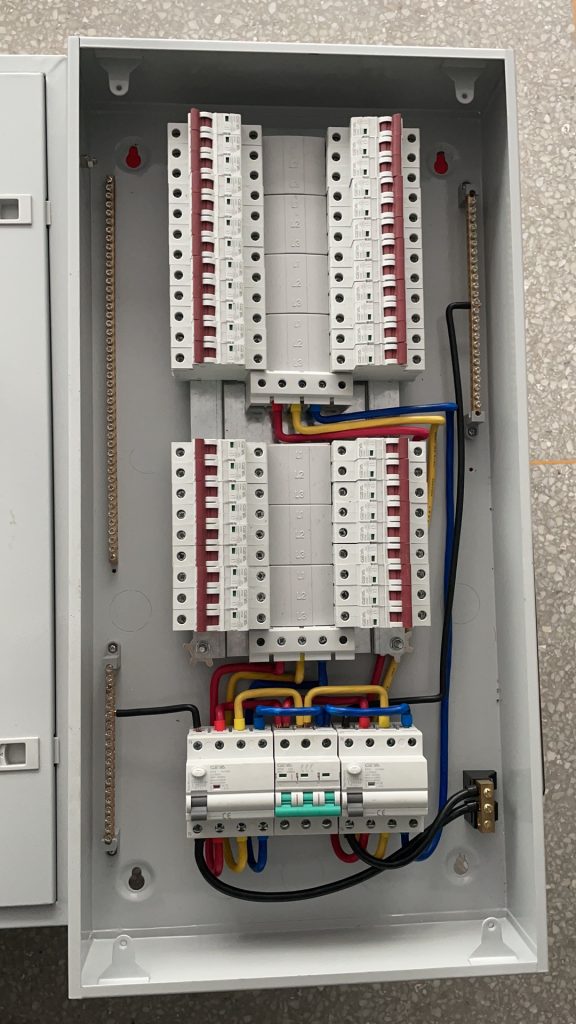 Inside Din Rail Busbar Three Phase Distribution Board Circuit